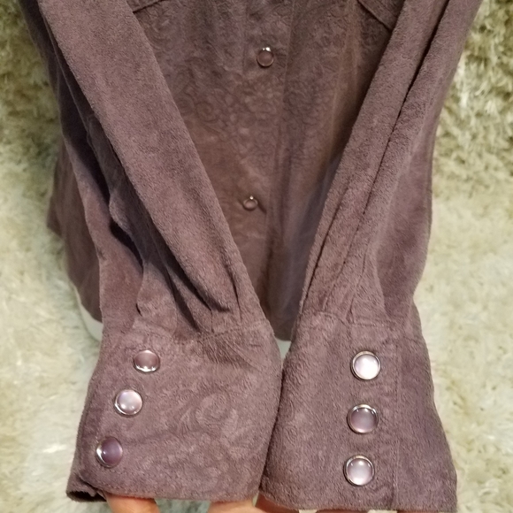 SUEDE Floral Embossed Top - Picture 4 of 11